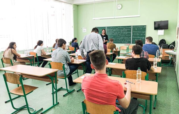 The Minister of Education of Ukraine threatens teachers with a lawsuit if they do not return 6,500 hryvnias from 