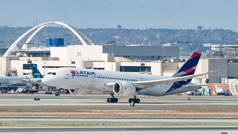 Pilot of Commercial Airplane Carrying 271 Passengers Dies Following Cardiac Arrest Mid-Flight
