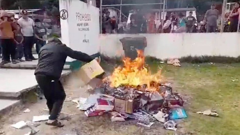 Angry Parents In Mexico Burn Textbooks Infected with ‘Virus of Communism’ in Protest Against Liberal Indoctrination