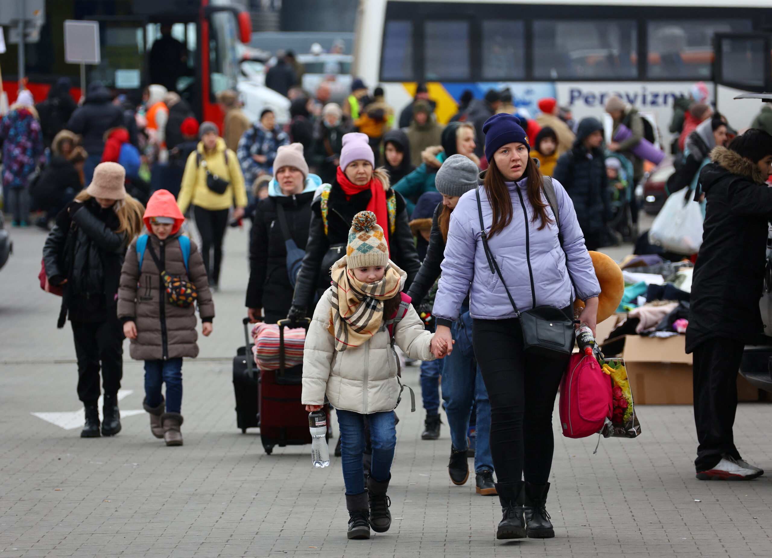 Polish public divided over continuing aid to Ukrainian refugees: Ipsos survey | Voice of Europe