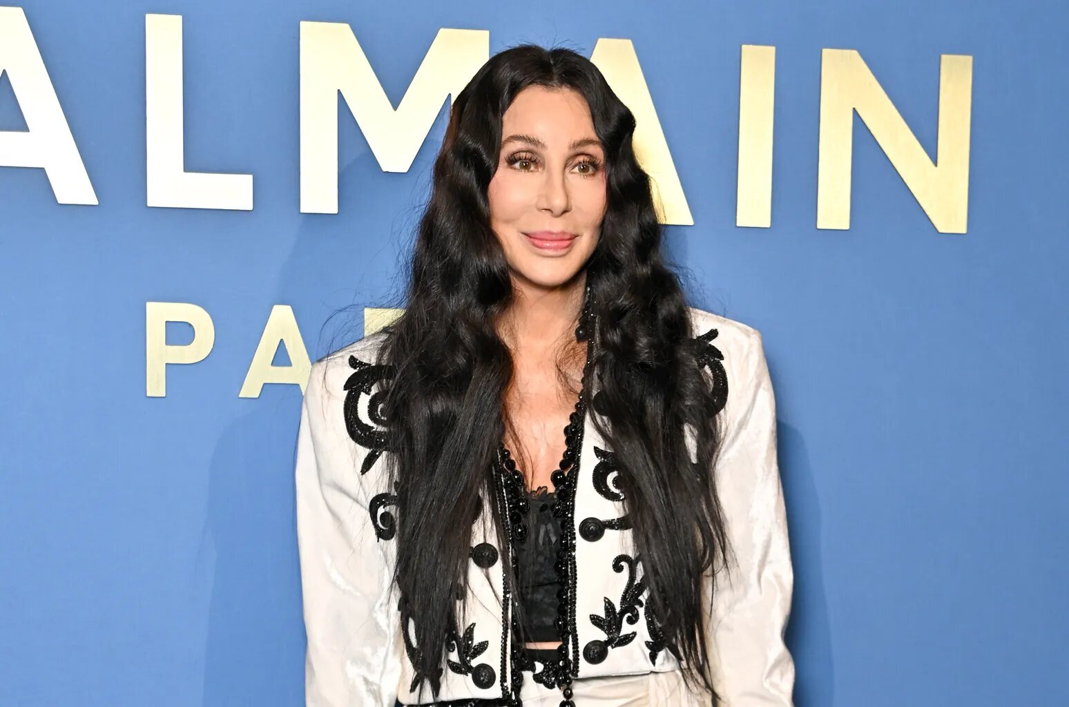 Cher announces intent to depart the United States if Trump secures re-election | Voice of Europe