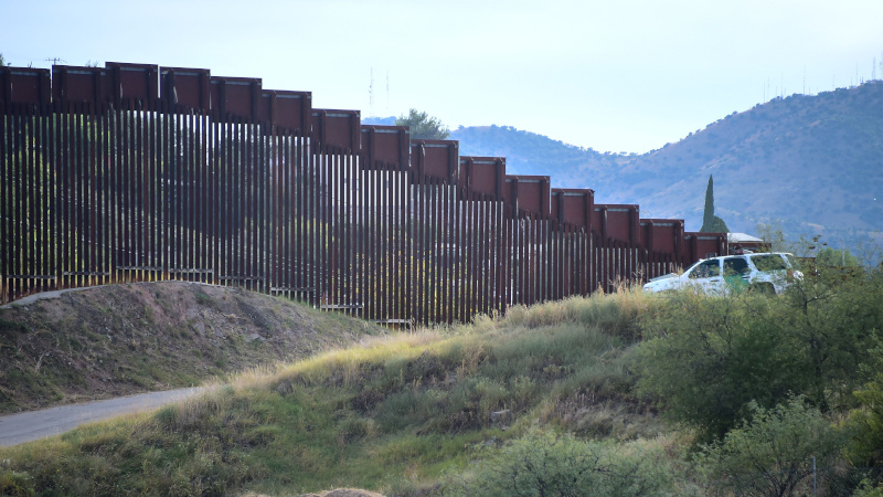 “We Need a Miracle” – Arizona Sheriff’s Deputy Seriously Injured in Human Smuggling Bust