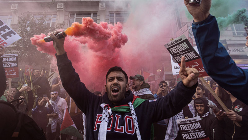 Clashes Erupt in UK As Thousands Take To Streets for Pro-Palestine Protest