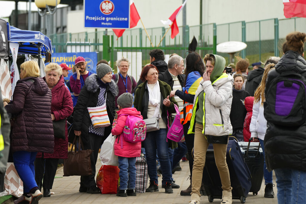 Poland moves to cut financial aid to Ukrainian refugees, a move backed by 60% of Poles