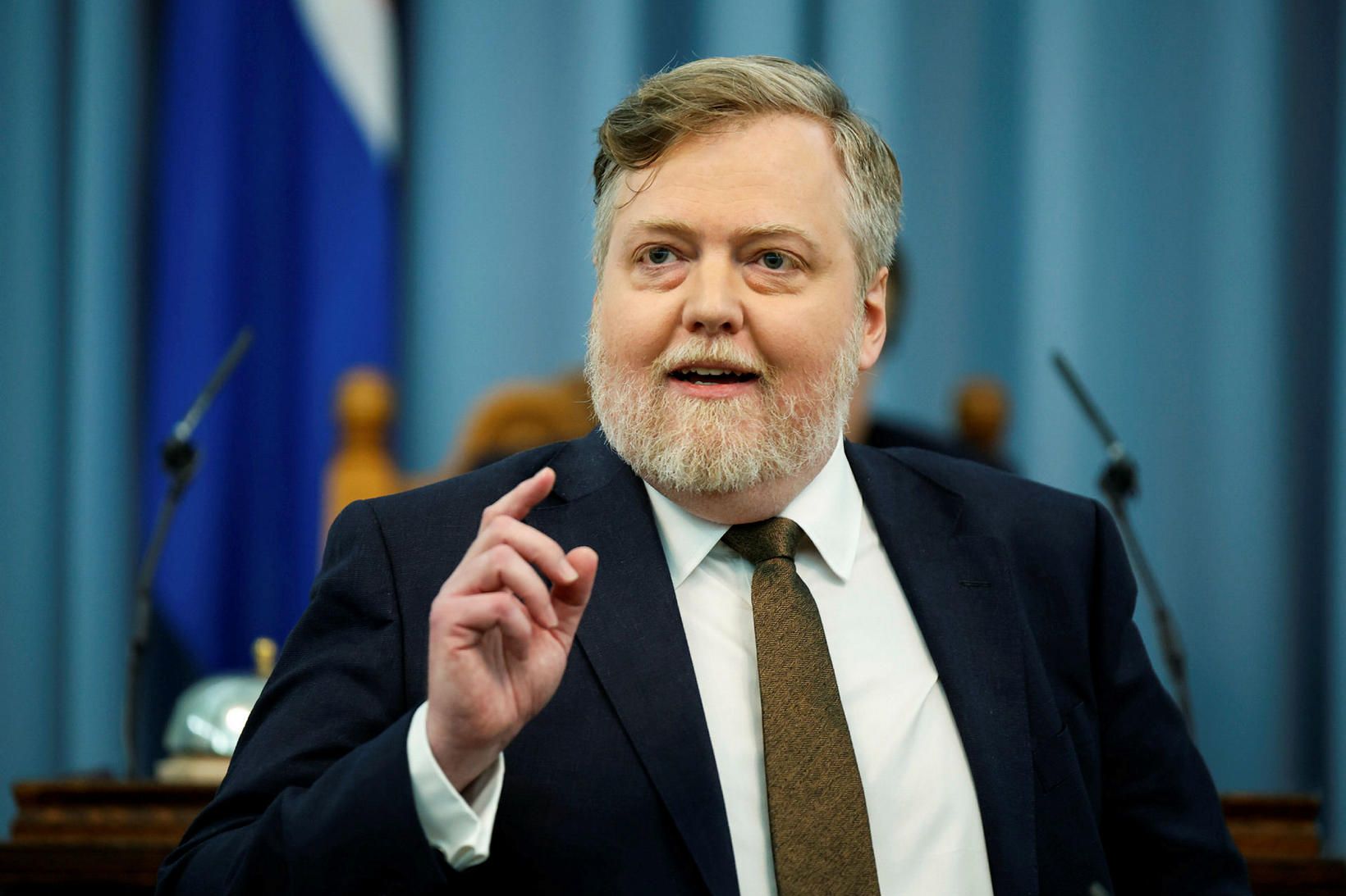 'Give them a bottle of water and send them back!' — Ex-Icelandic PM offers 'simple' solution to solve Britain's migrant crisis