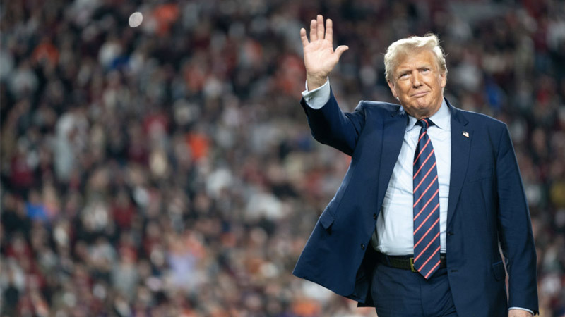 Watch: Trump Receives Hero’s Welcome at Palmetto Bowl in South Carolina