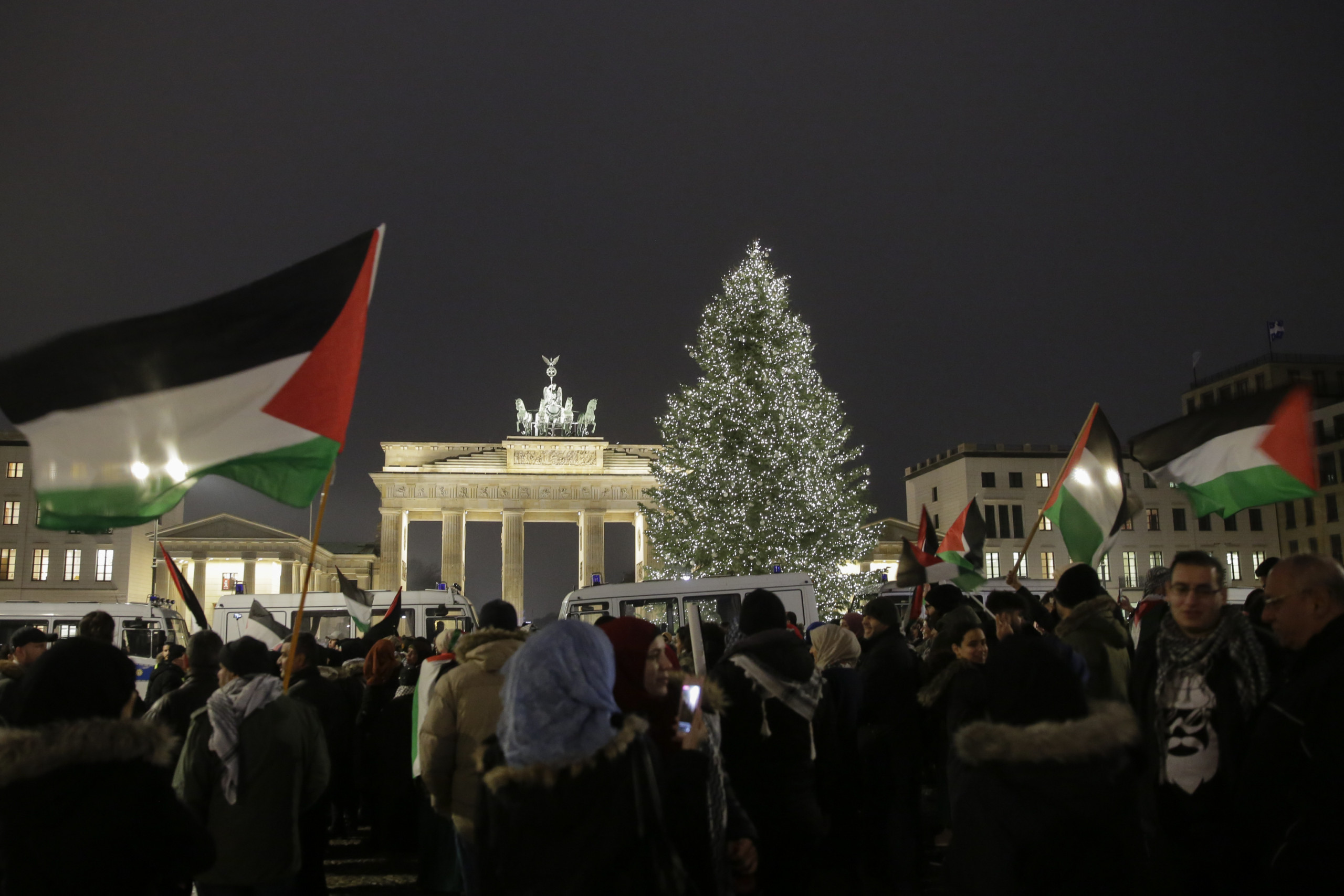 Majority support for Muslim migration ban as 3 in 4 Germans say newcomers hate Western society