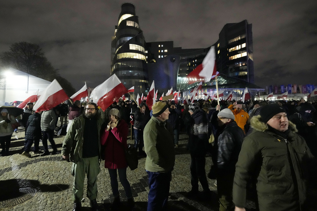 ‘It’s like martial law' – Poland's pro-EU government seizes public news channels with massive police raid