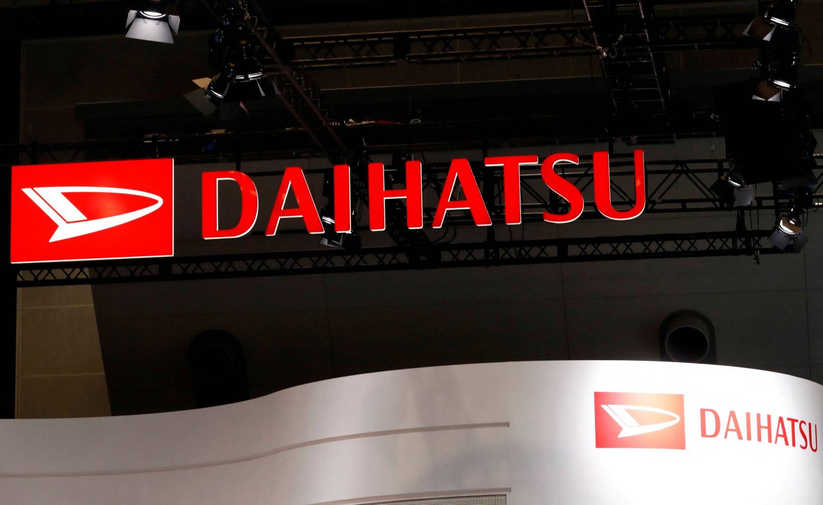 Toyota's Daihatsu suspends production amid safety test fraud probe | Voice of Europe