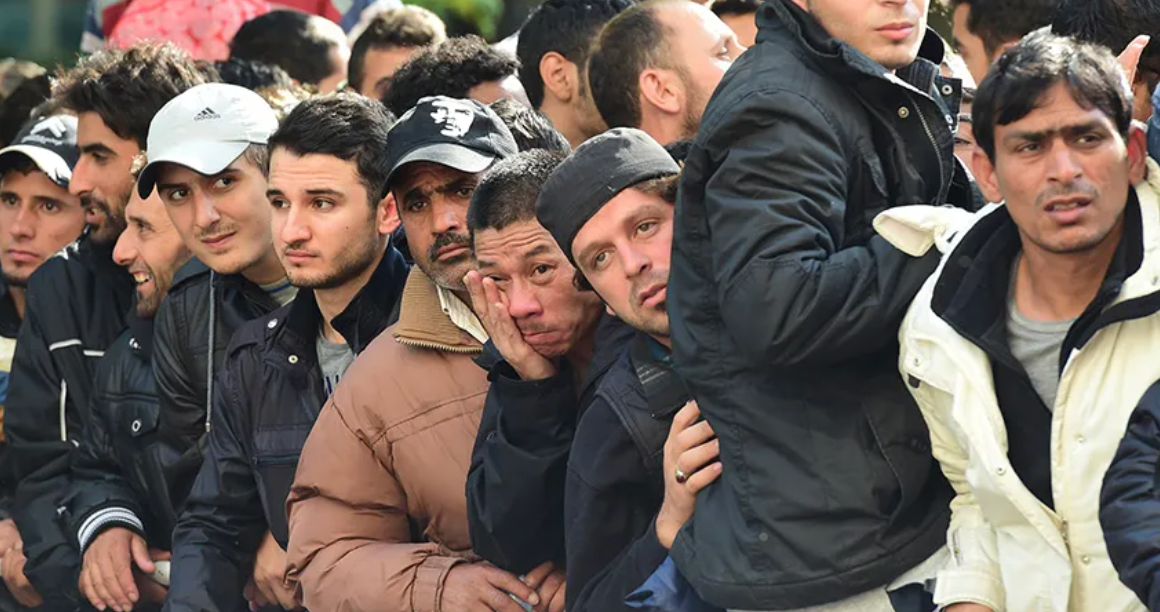 Survey: Nearly 70% of French are against using replacement migration to deal with demographic decline | Voice of Europe