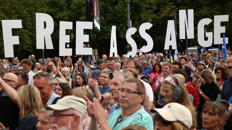 World Rallies Around Julian Assange – Mass Protests & Calls From US Congress To Drop Prosecution
