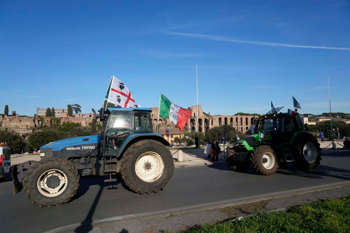 Italian farmers stage three rallies in Rome, joining EU-wide protests against EU regulations | Voice of Europe