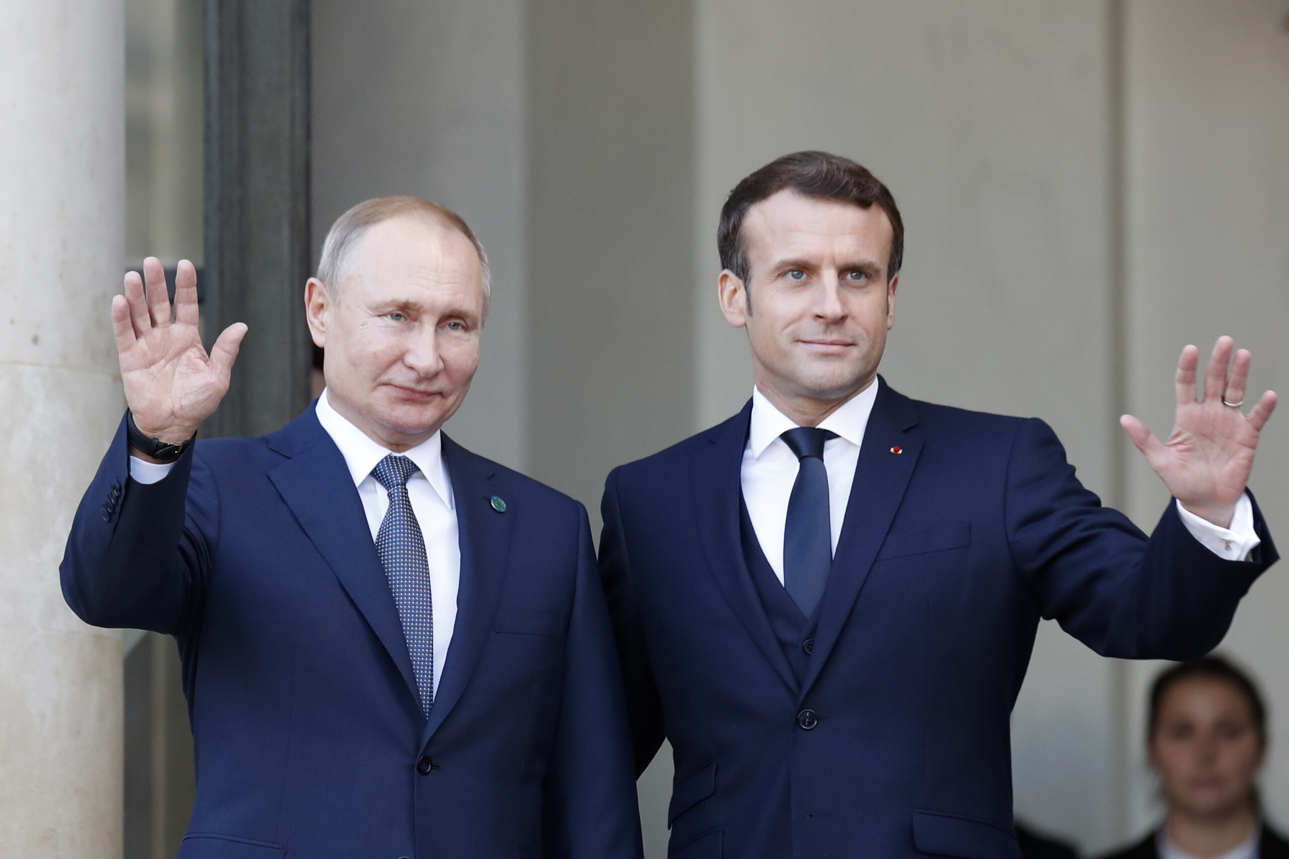 Macron first threatens Russia with troops, then purchases €600 million worth of gas from Moscow in first three months of 2024