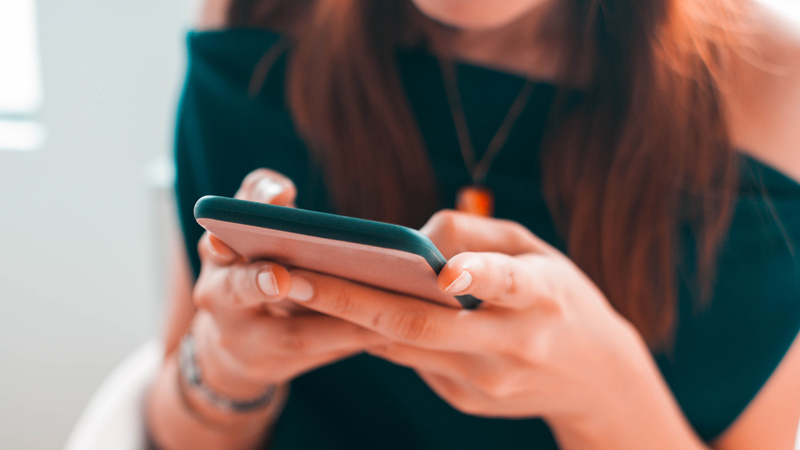 Broke Zoomers Skipping First Dates, Meeting Virtually Instead Due to Inflation