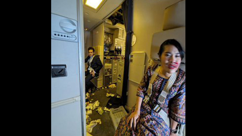 Turbulence During Singapore Airlines Boeing Flight Results In One Dead, Several Injured