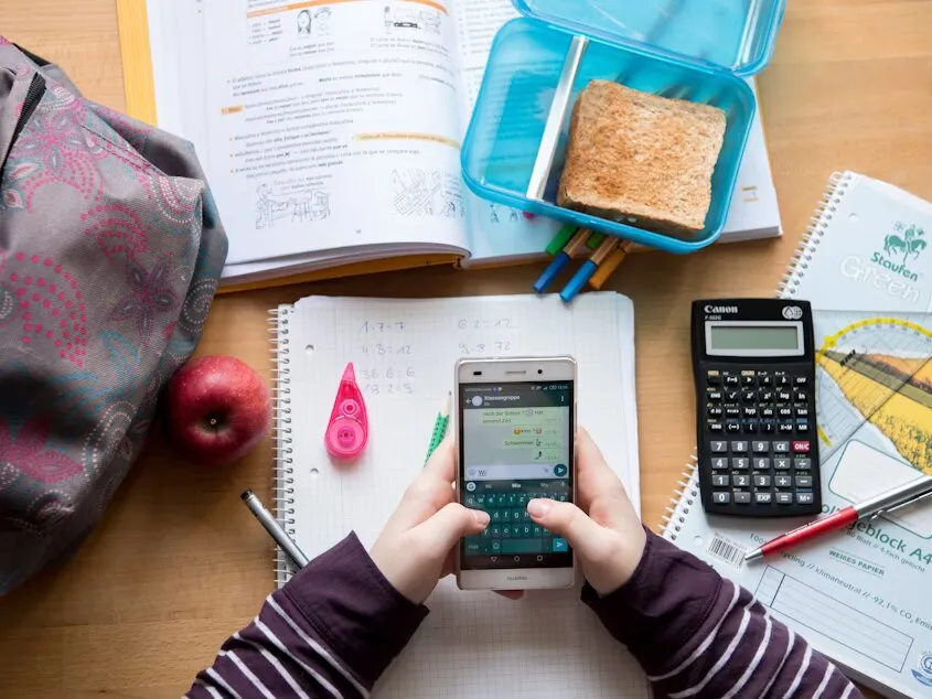 Czech school will take away children's cell phone  | Voice of Europe