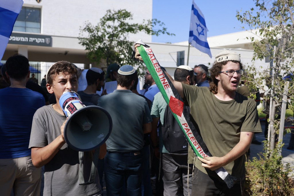 Majority of Israeli Jews believe prison rape suspects shouldn't face criminal charges | Middle East Eye