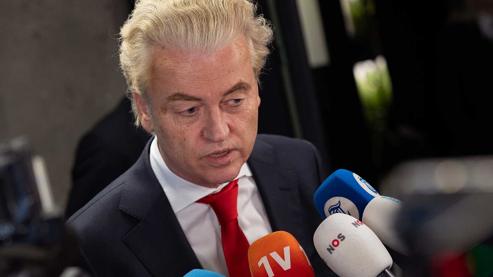 Dutch coalition leaders agree on strict asylum reforms after marathon talks