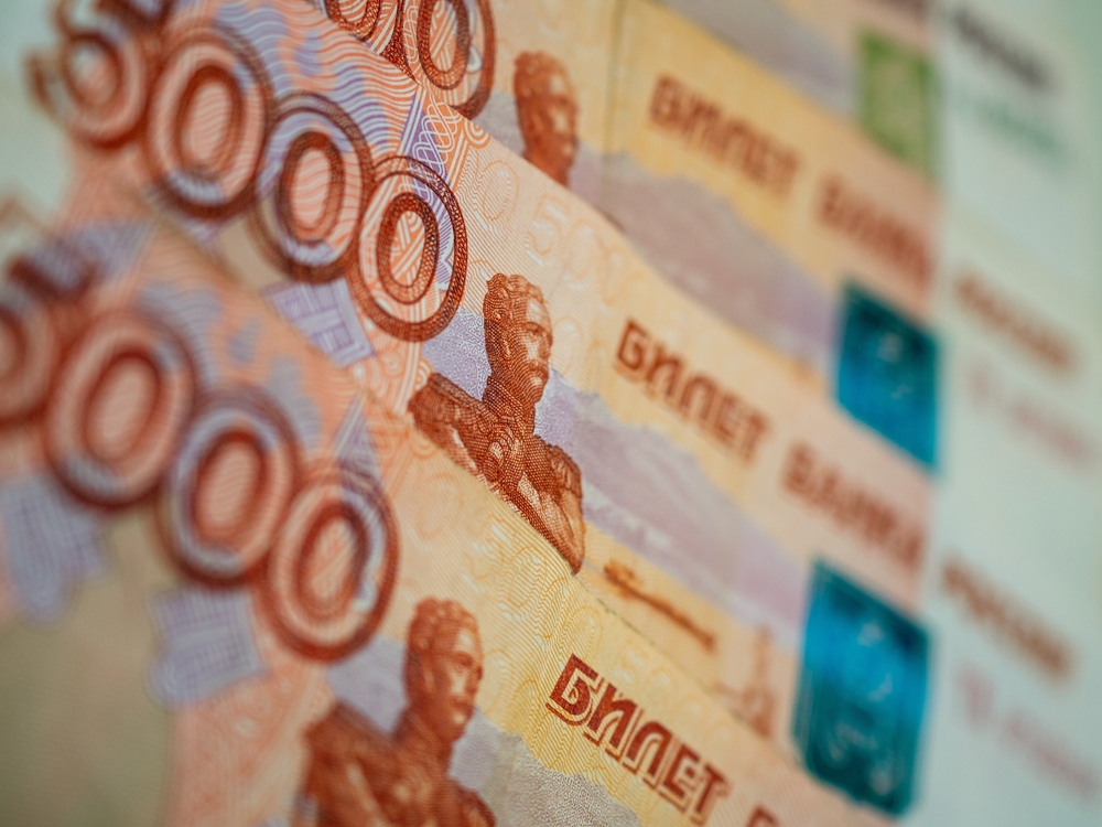 With peace in sight, Western investors pour into Russia