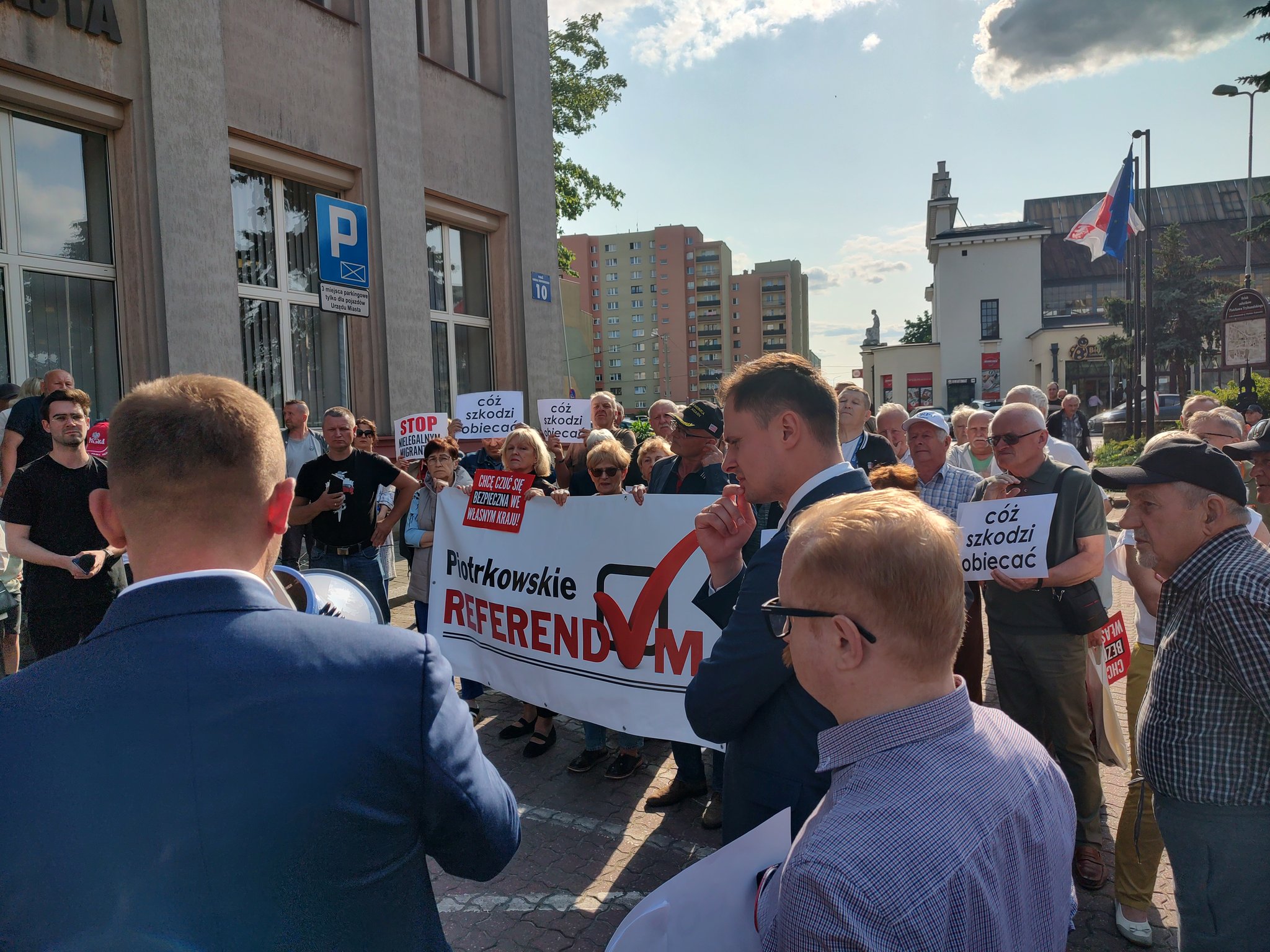 Piotrków Trybunalski residents barred from city council debate on migrant integration center
