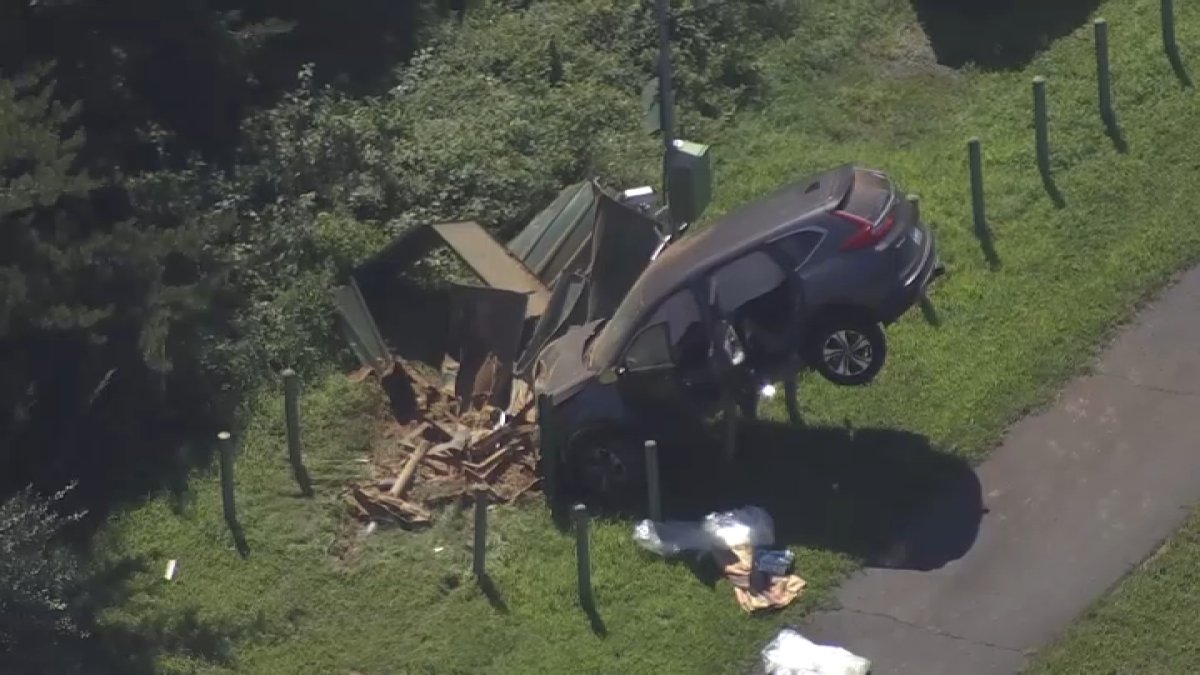 SUV crashes into gas pipeline on Ox Road in Fairfax County – NBC4 Washington